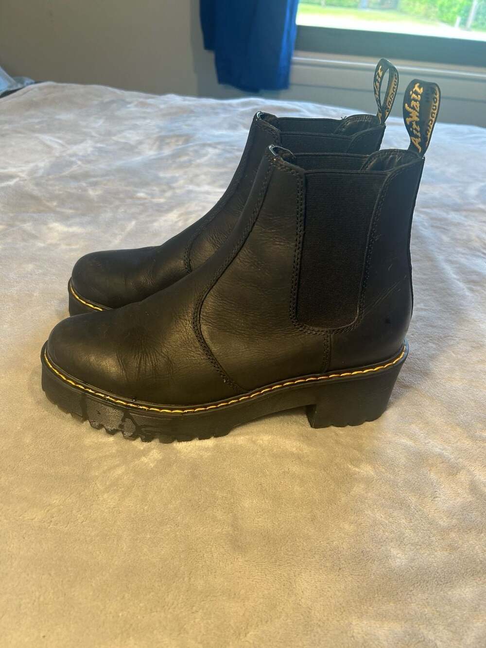 Dr. Martens Rometty Platform Chelsea Boots woman’s 10/ men 8.5